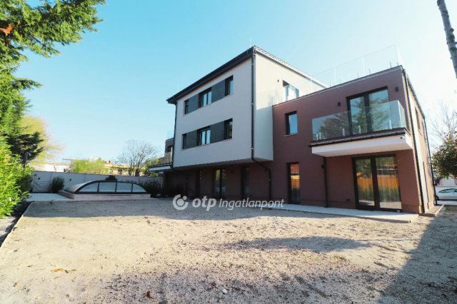 Eladó téglalakás, Zamárdiban 237 M Ft, 3 szobás