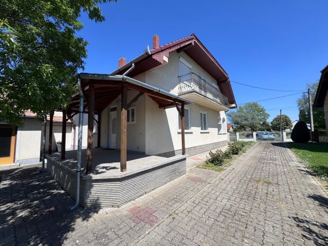Eladó családi ház, Zalaszentgróton 75 M Ft, 6 szobás