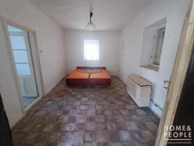 Eladó családi ház, Óföldeákon 4.99 M Ft, 2 szobás