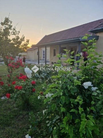 Eladó családi ház, Aszódon 100 M Ft, 6 szobás