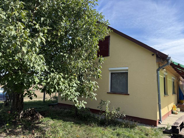 Eladó családi ház, Úrin 49.9 M Ft, 4 szobás