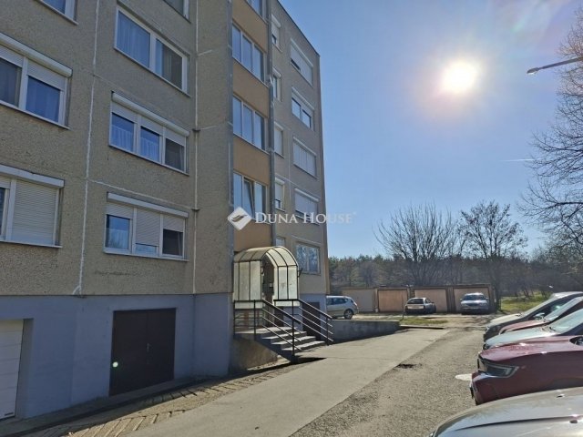 Eladó panellakás, Kistarcsán 66 M Ft, 2 szobás