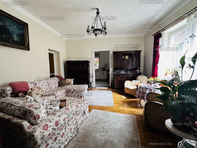 Eladó családi ház, Budapesten, III. kerületben 146.9 M Ft