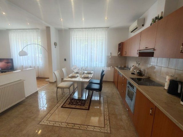 Eladó családi ház, Budapesten, XV. kerületben 185 M Ft, 4 szobás