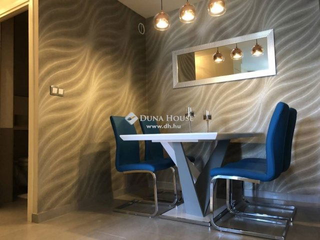 Kiadó panellakás, albérlet, Kecskeméten 300 E Ft / hó, 3 szobás