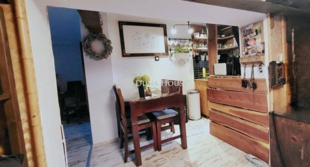 Eladó családi ház, Dunakeszin 179.9 M Ft, 6 szobás