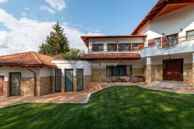 Eladó családi ház, Gödön 798 M Ft, 8+1 szobás