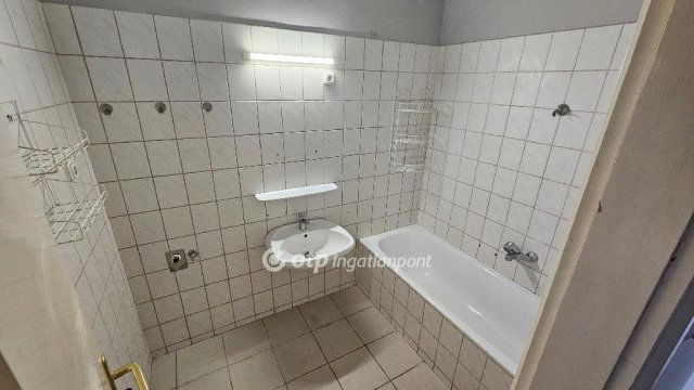 Eladó téglalakás, Egerben 45 M Ft, 2 szobás