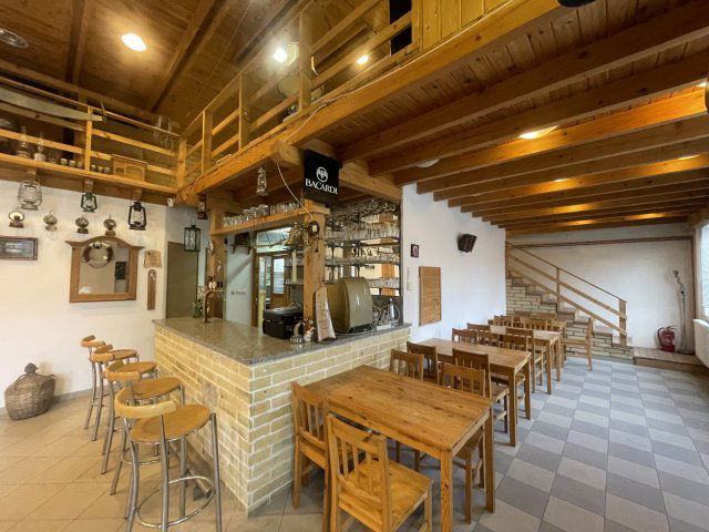 Eladó üzlethelyiség, Majosházán 56.9 M Ft