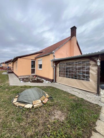 Eladó családi ház, Csikóstőttősön 70 M Ft, 5 szobás