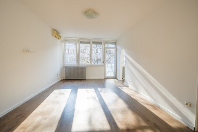 Eladó panellakás, Budapesten, XX. kerületben, Eperjes utcában