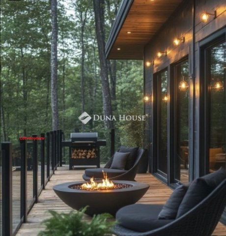 Eladó családi ház, Esztergomban 99 M Ft, 2 szobás