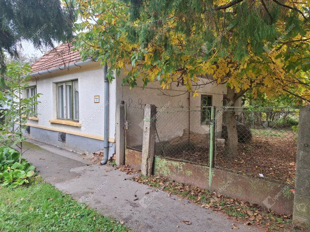 Eladó családi ház, Újkéren 16.9 M Ft, 2 szobás