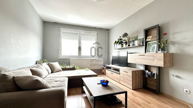 Eladó panellakás, Debrecenben 69.99 M Ft, 3 szobás