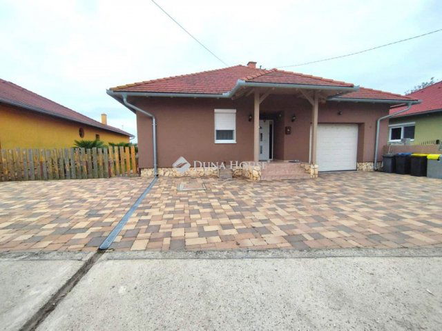 Eladó családi ház, Mohácson 80 M Ft, 4 szobás