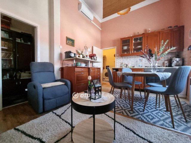 Eladó téglalakás, Pápán 29.9 M Ft, 1+2 szobás