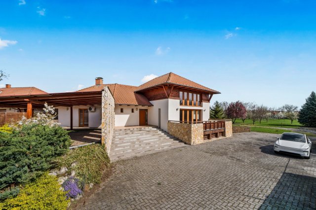Eladó családi ház, Hatvanban 149.9 M Ft, 5 szobás