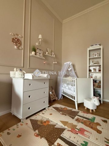 Eladó téglalakás, Győrött 99.9 M Ft, 3 szobás