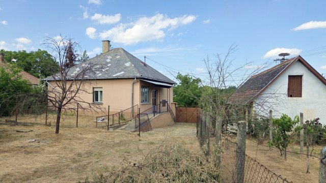 Eladó családi ház, Bátmonostoron 19.8 M Ft, 2 szobás