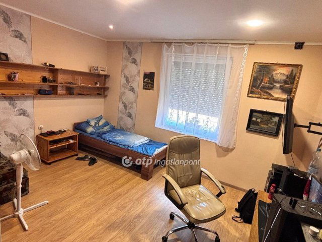 Eladó családi ház, Tiszaföldváron 30 M Ft, 3 szobás