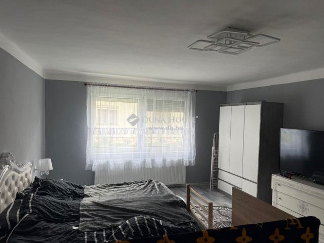 Eladó családi ház, Siklóson 50 M Ft, 5 szobás