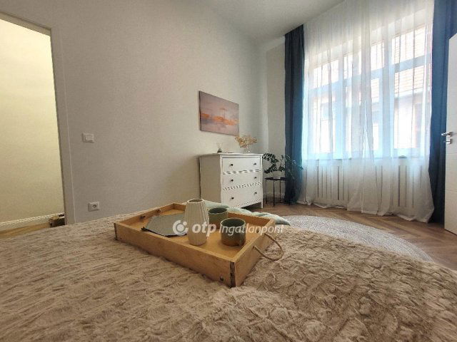 Eladó téglalakás, Budapesten, V. kerületben 129.9 M Ft, 2 szobás