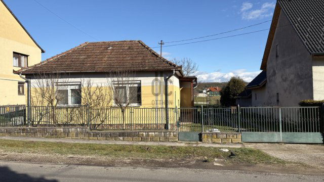 Eladó családi ház, Bakon 42.5 M Ft, 4 szobás