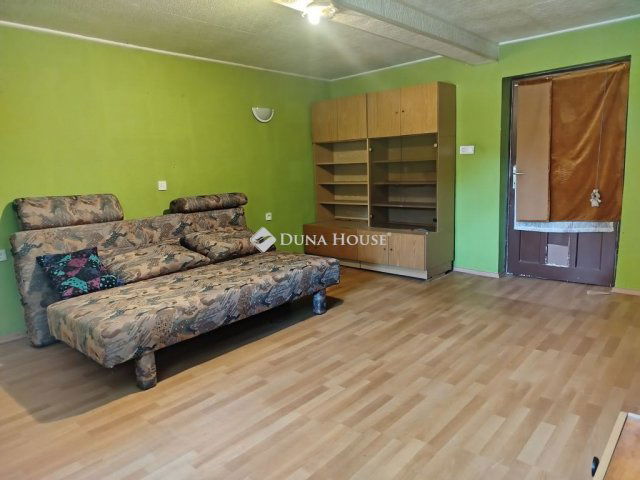 Eladó családi ház, Akasztón 13 M Ft, 2 szobás