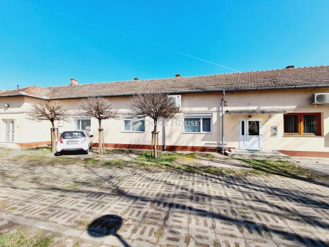 Eladó iroda, Békéscsabán, Dr. Becsey Oszkár utcában 64 M Ft