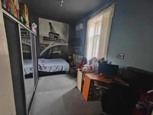 Eladó családi ház, Cegléden 79.9 M Ft, 8 szobás