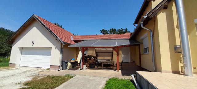 Eladó ikerház, Hévízen 58 M Ft, 2+2 szobás