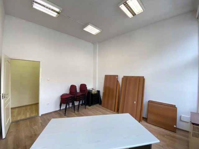 Kiadó iroda, Kaposváron, Fő utcában 44 E Ft / hó, 1 szobás