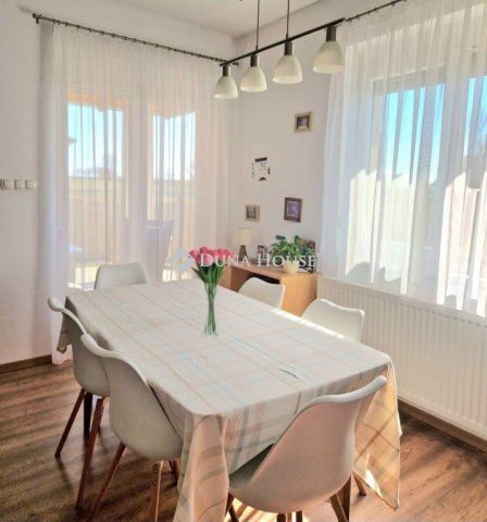 Eladó ikerház, Nagytarcsán 124 M Ft, 4 szobás