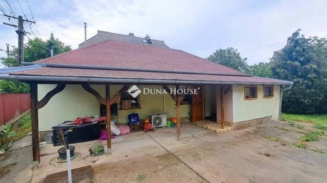 Eladó családi ház, Pécelen 42.5 M Ft, 2 szobás