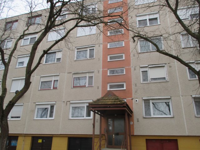 Eladó panellakás, Békésen 13.5 M Ft, 2 szobás