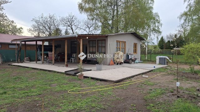 Eladó nyaraló, Dömsödön 33 M Ft, 4 szobás