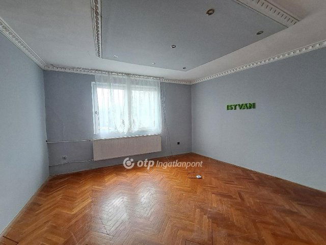 Eladó családi ház, Kisújszálláson 24 M Ft, 4+2 szobás