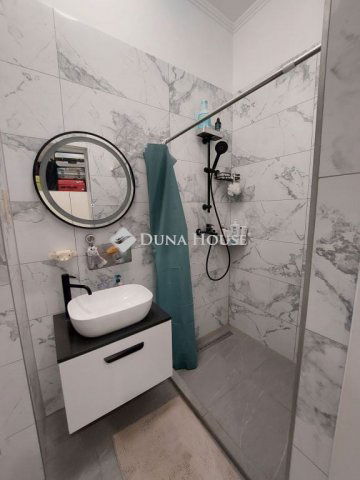 Eladó téglalakás, Budapesten, VI. kerületben, Izabella utcában