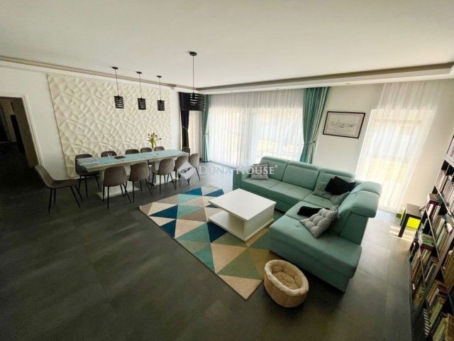 Eladó családi ház, Kőszárhegyen 134.99 M Ft, 5 szobás