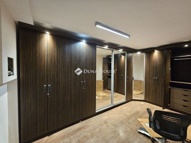 Eladó sorház, Budapesten, II. kerületben 390 M Ft, 7 szobás