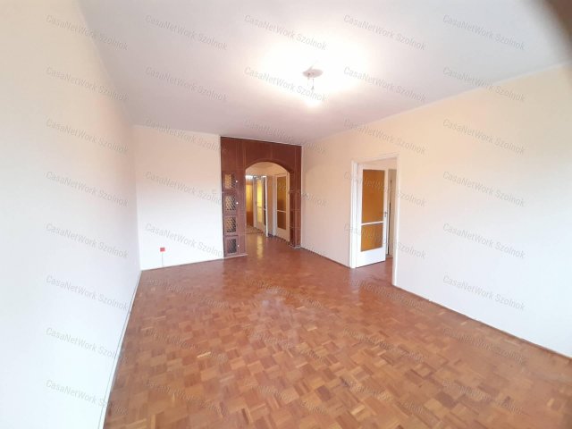 Eladó téglalakás, Szolnokon 41 M Ft, 3 szobás