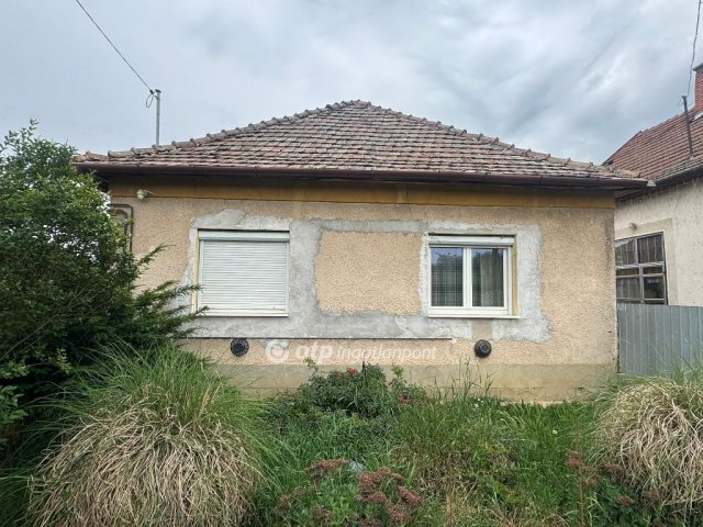 Eladó családi ház, Tiszafüreden 26.5 M Ft, 2 szobás
