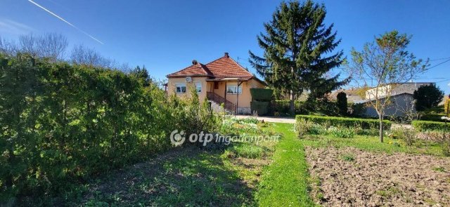Eladó családi ház, Győrött 97.5 M Ft, 3 szobás