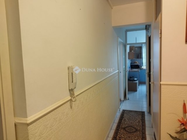 Eladó panellakás, Szegeden 56.5 M Ft, 2+1 szobás