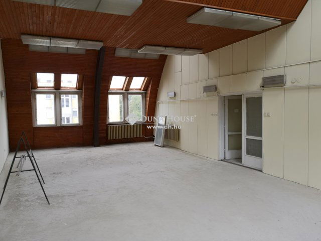 Eladó iroda, Zalaegerszegen 295 M Ft, 24 szobás