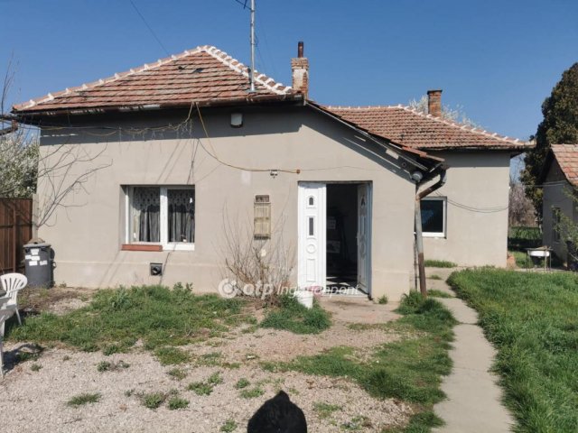 Eladó családi ház, Tiszaföldváron 10.99 M Ft, 3 szobás