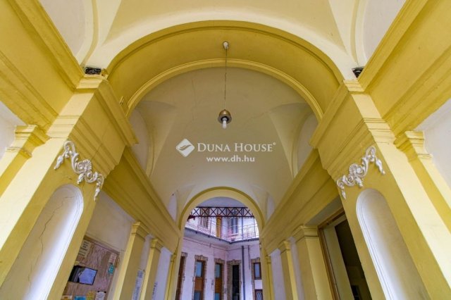 Eladó téglalakás, Budapesten, VIII. kerületben 69 M Ft, 4 szobás