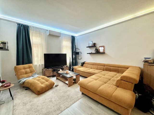 Eladó téglalakás, Budapesten, V. kerületben 98 M Ft, 1 szobás