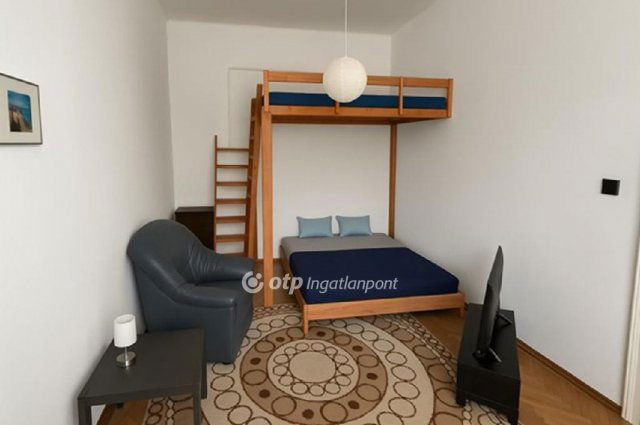 Eladó téglalakás, Székesfehérvárott 35.99 M Ft, 1 szobás