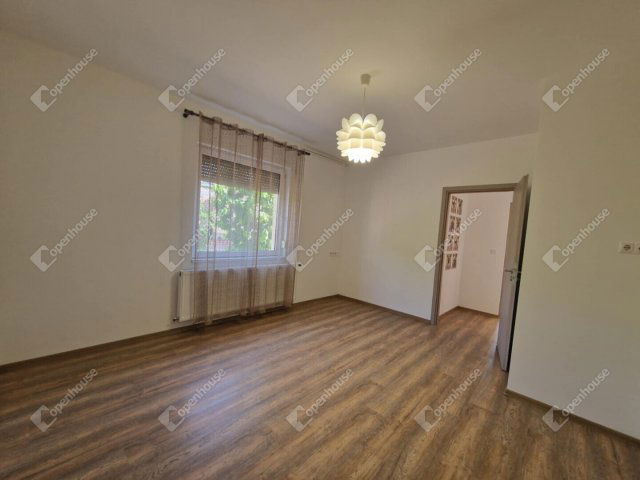 Kiadó családi ház, albérlet, Komáromban 500 E Ft / hó